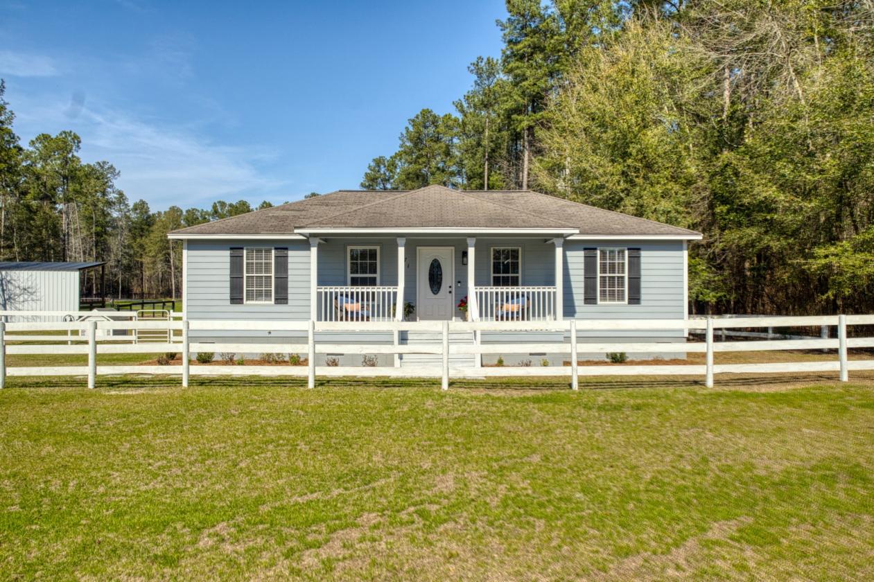 Turnkey & Private 2-Acre Horse Property - photo 2