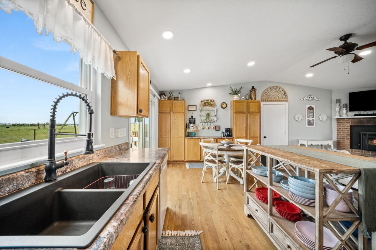 Pikes Peak Views & Horse-Ready Living - photo 10