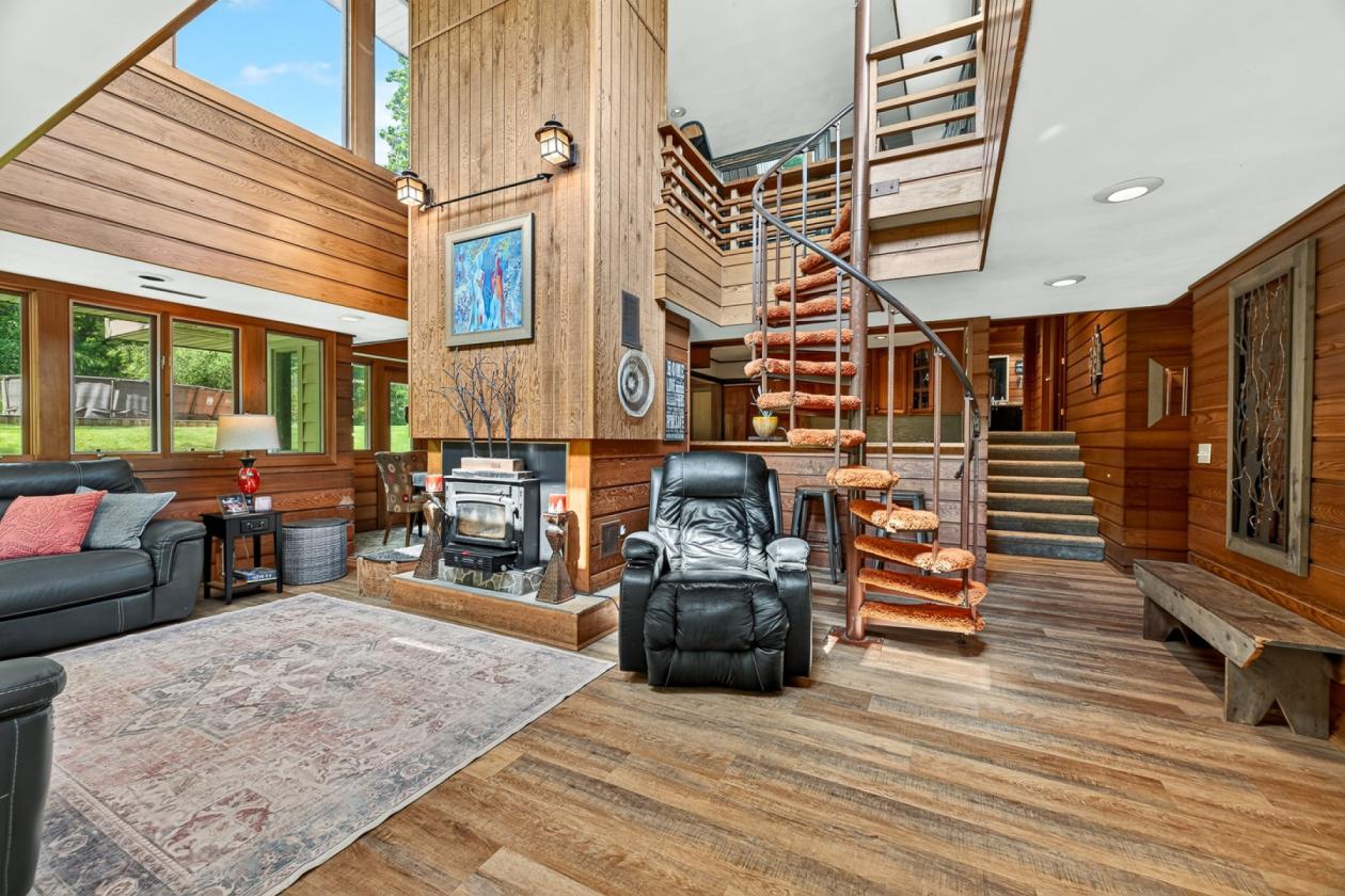 Private Country Oasis on 7.5 Acres - photo 8