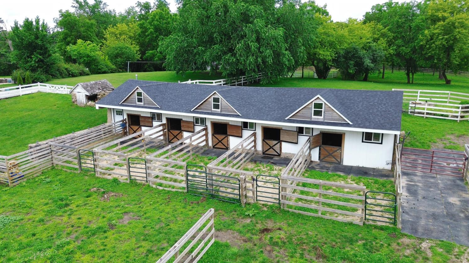 EQUESTRIAN ESTATE/HISTORIC HOME/OWNER FINANCING - photo 4