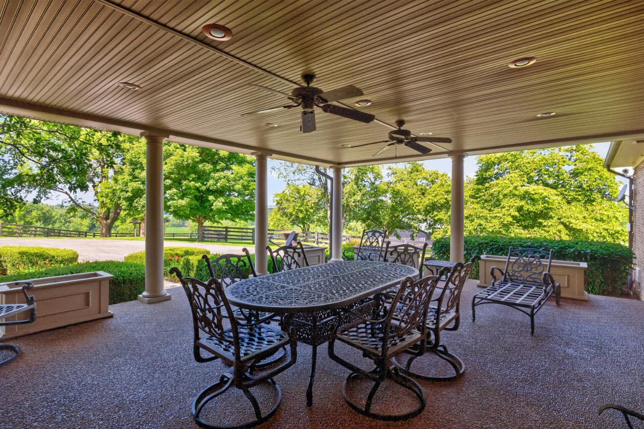 Luxury Estate with 48 acres - photo 8