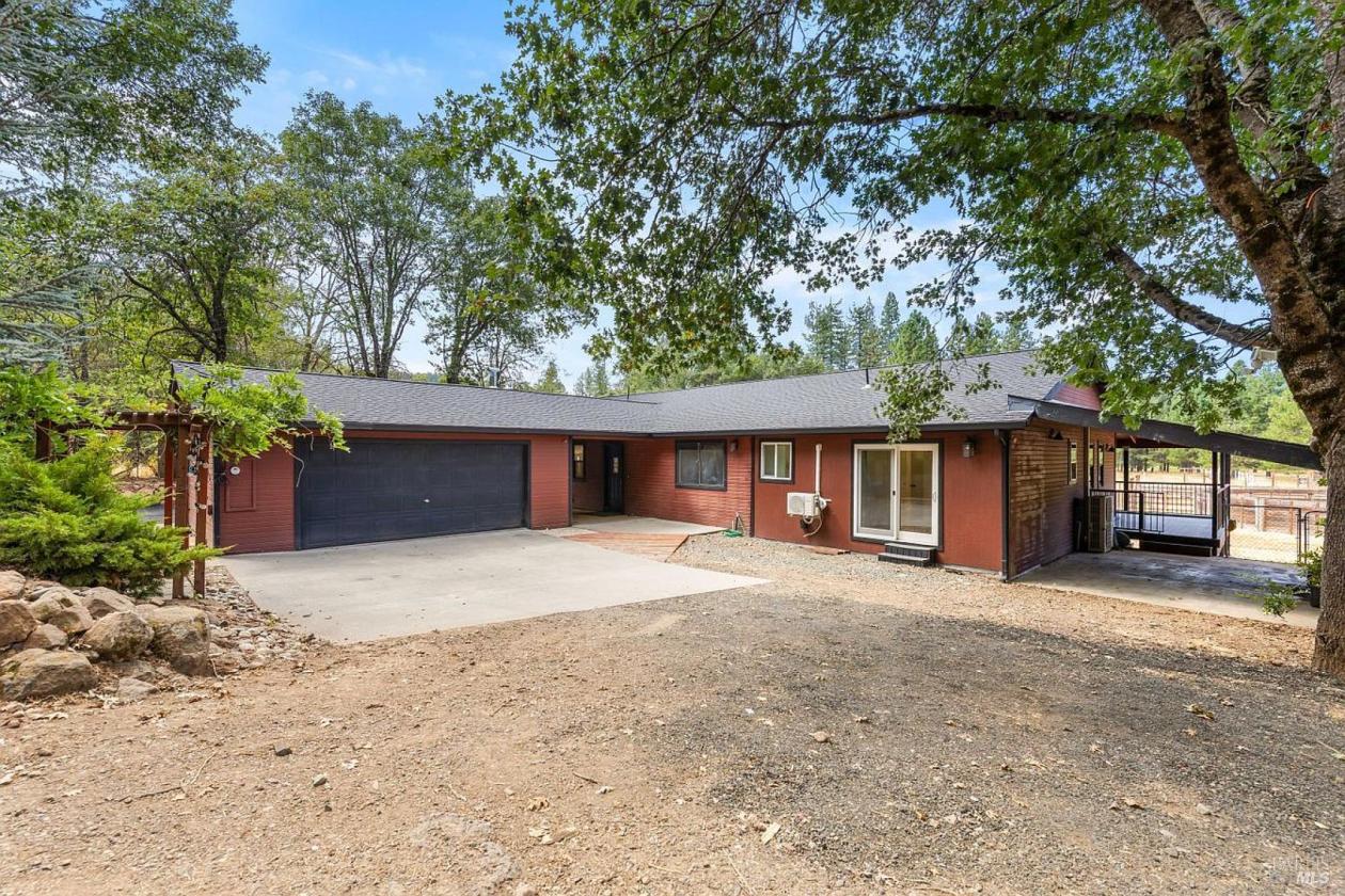 Turnkey Horse Property on ~5 Acres - photo 22