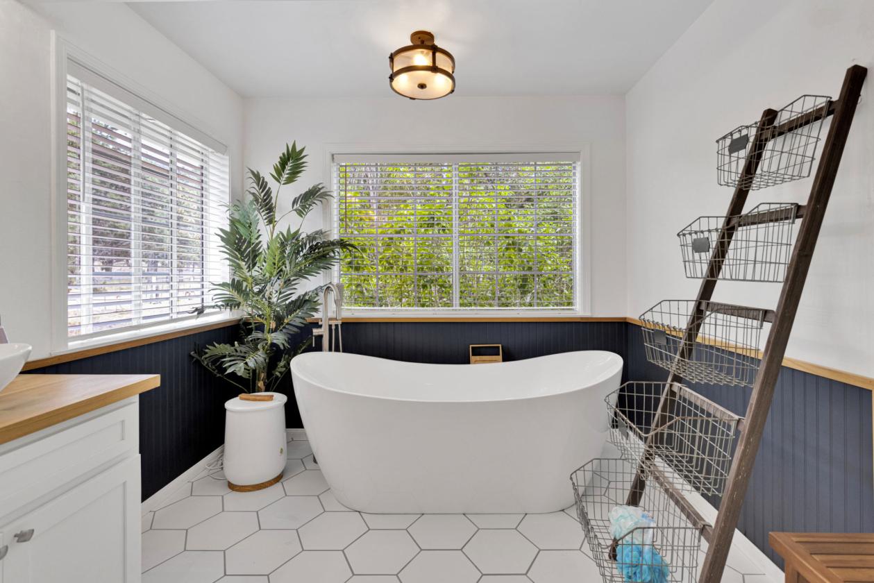 Beautifully updated horse property - photo 16