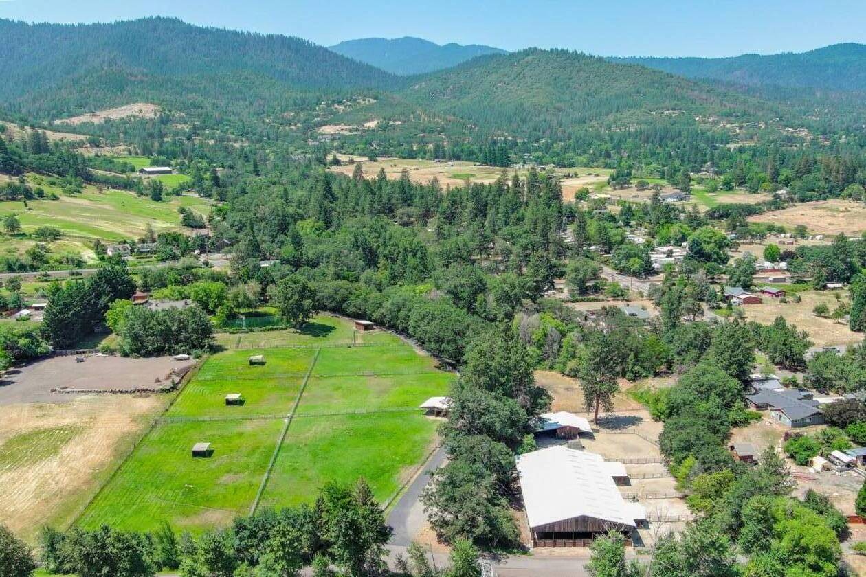 Premier Southern Oregon Equestrian Estate - photo 2