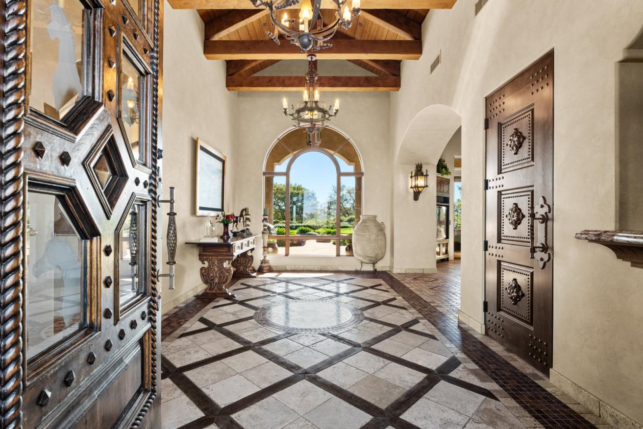 Luxury Equestrian Estate, Resort home, 352 Acres - photo 8