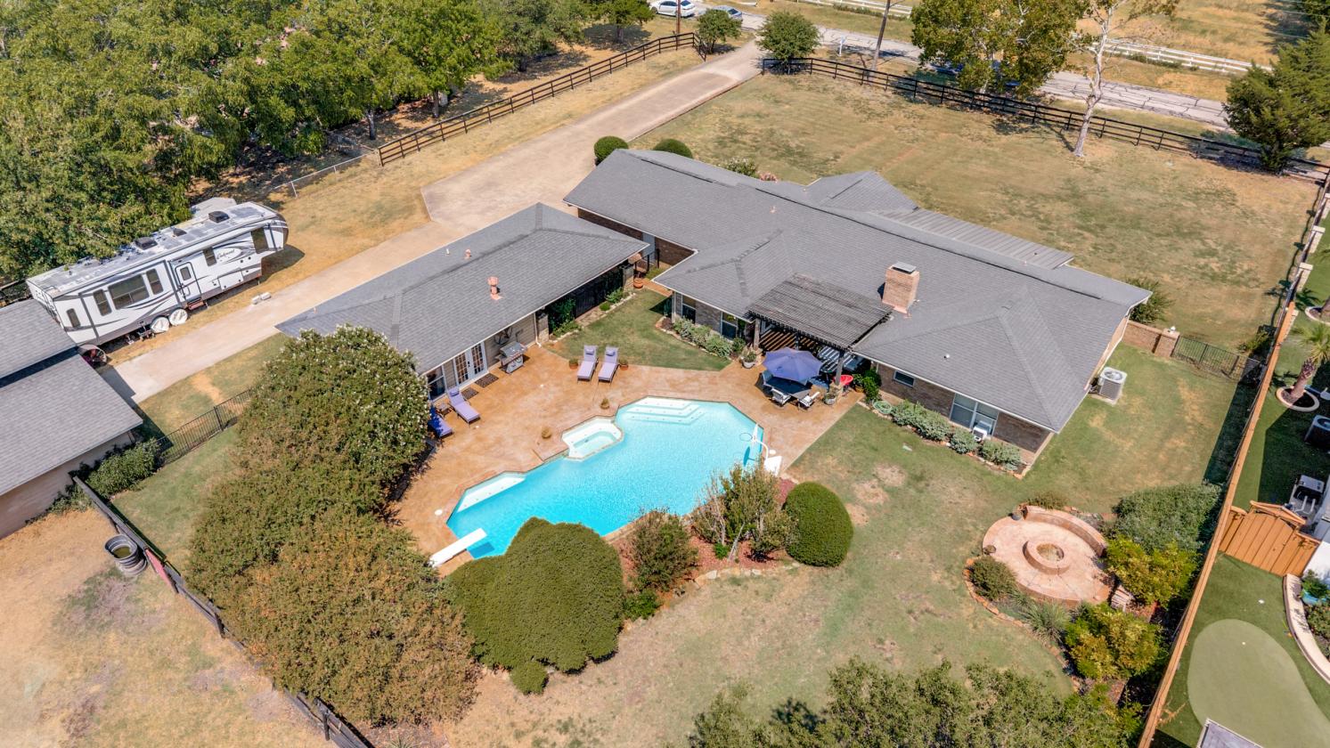 Horse property in the heart of the city - photo 2