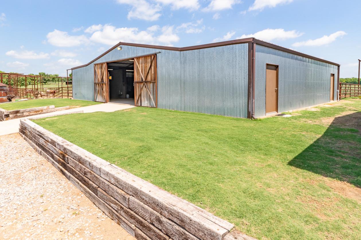 Scenic 64 Acre Horse & Cattle Property - photo 24