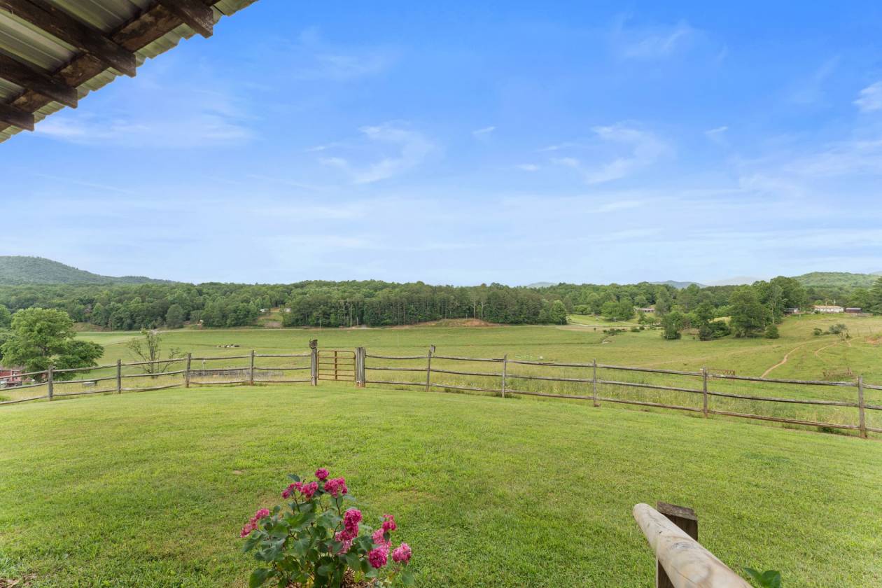 Horse Property for sale.