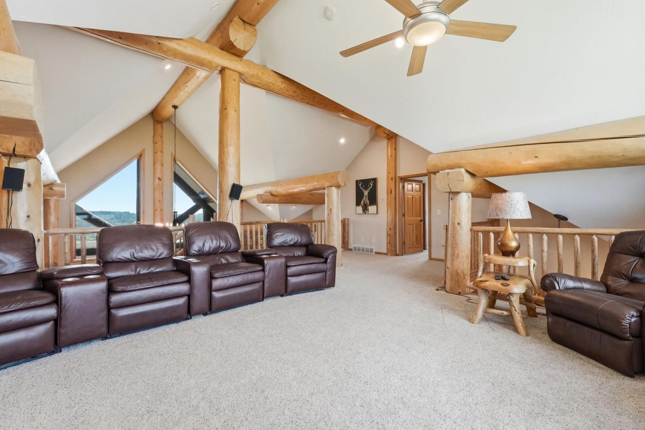 Luxury Log Home, Equestrian Lifestyle, 18 Acres - photo 23