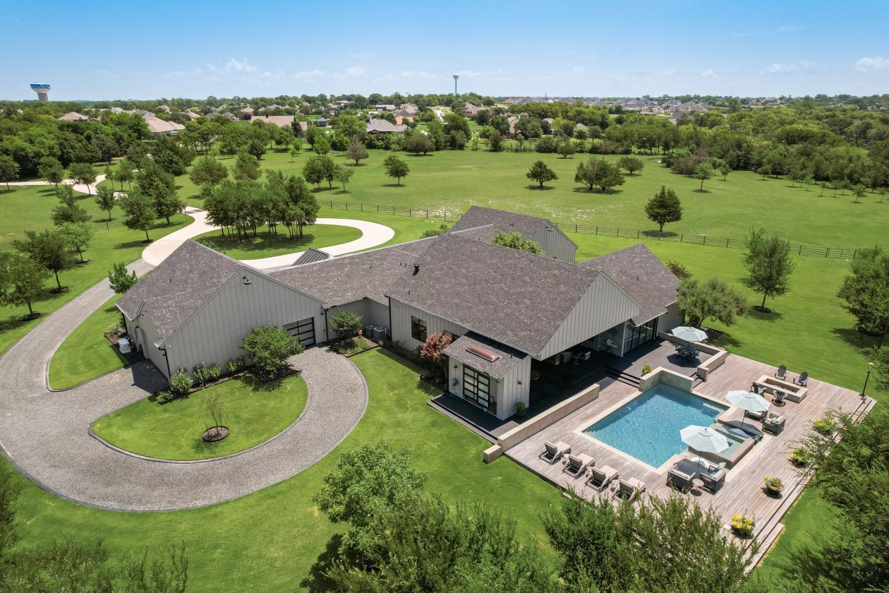 PRIVATE GATED MODERN ARCHITECTURAL ESTATE - photo 4