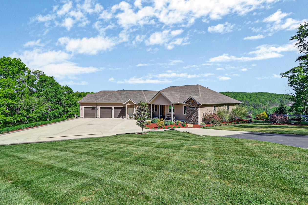 Luxury living meets sweeping, unforgettable views - photo 1
