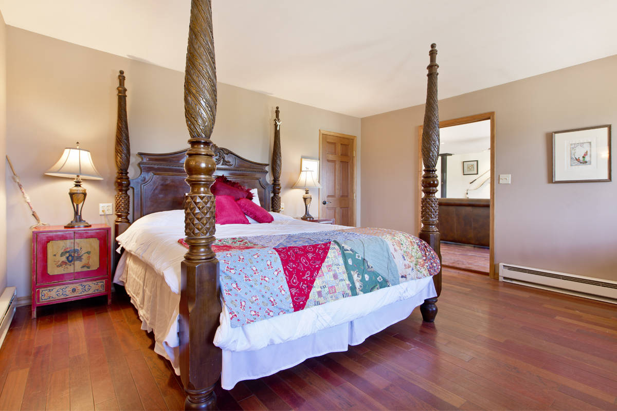 Rare Equestrian Ranch in the Taos Valley with Water Rights Taos, Taos