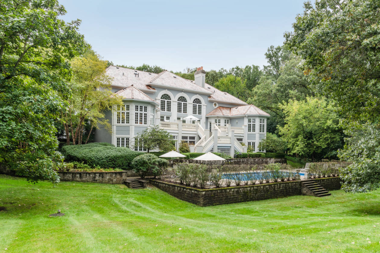 Prestigious Barrington Hills Estate on Riding Barrington, McHenry