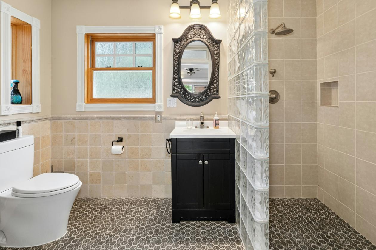 Turnkey gated equestrian property with custom home - photo 24