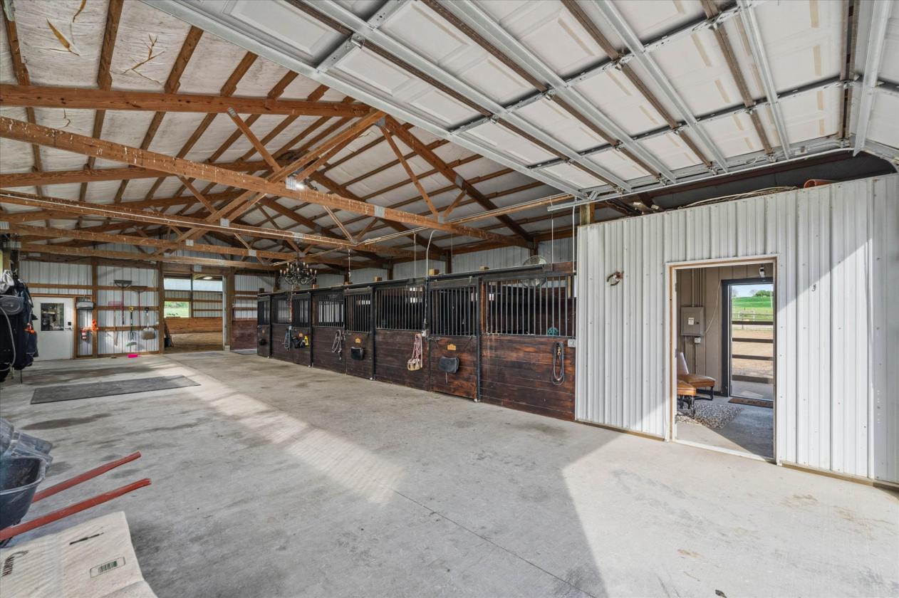 Luxury Equestrian Estate w/ Indoor & New Outdoor - photo 16