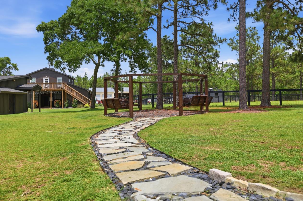 Thoughtfully Designed Luxury Equestrian Estate - photo 24