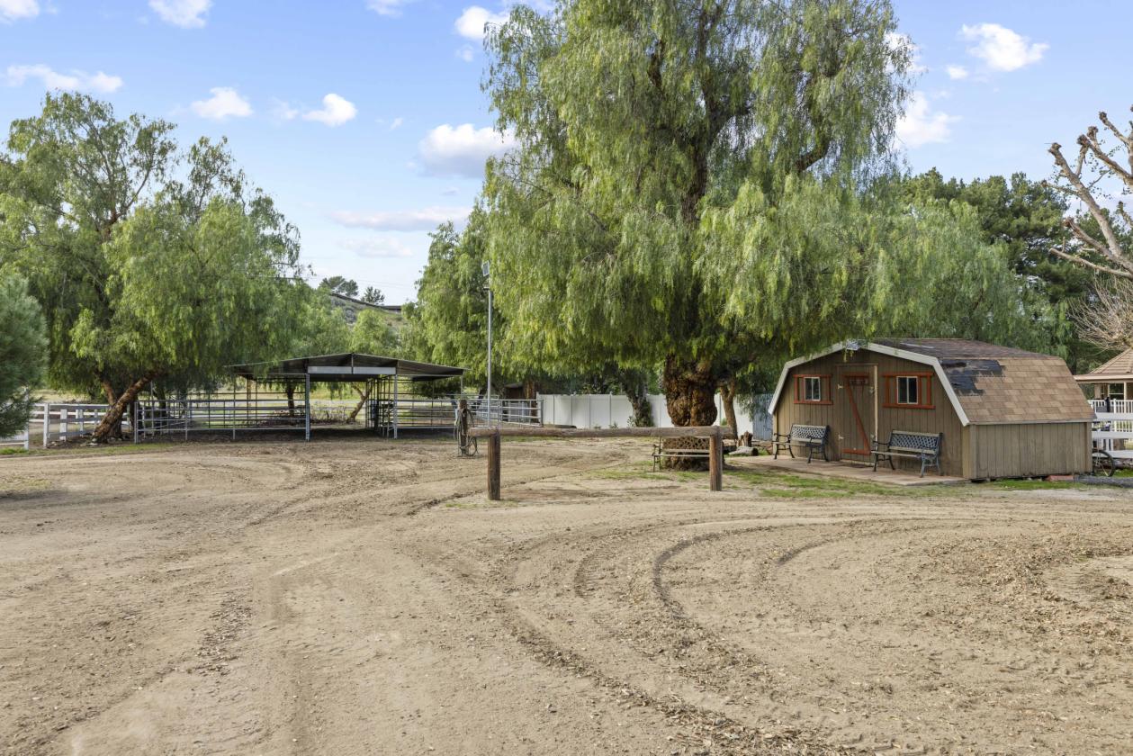 Amazing Horse Ranch just outside of Los Angeles - photo 23
