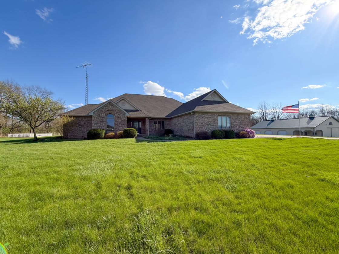 Traditional Ranch with Basement and Barn - photo 4