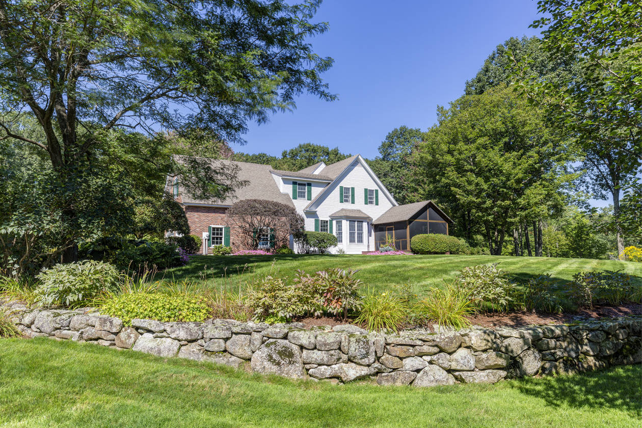 Gentleman’s Country Estate with Idyllic Setting on 18+ Acres Warner, Merrimack County, New