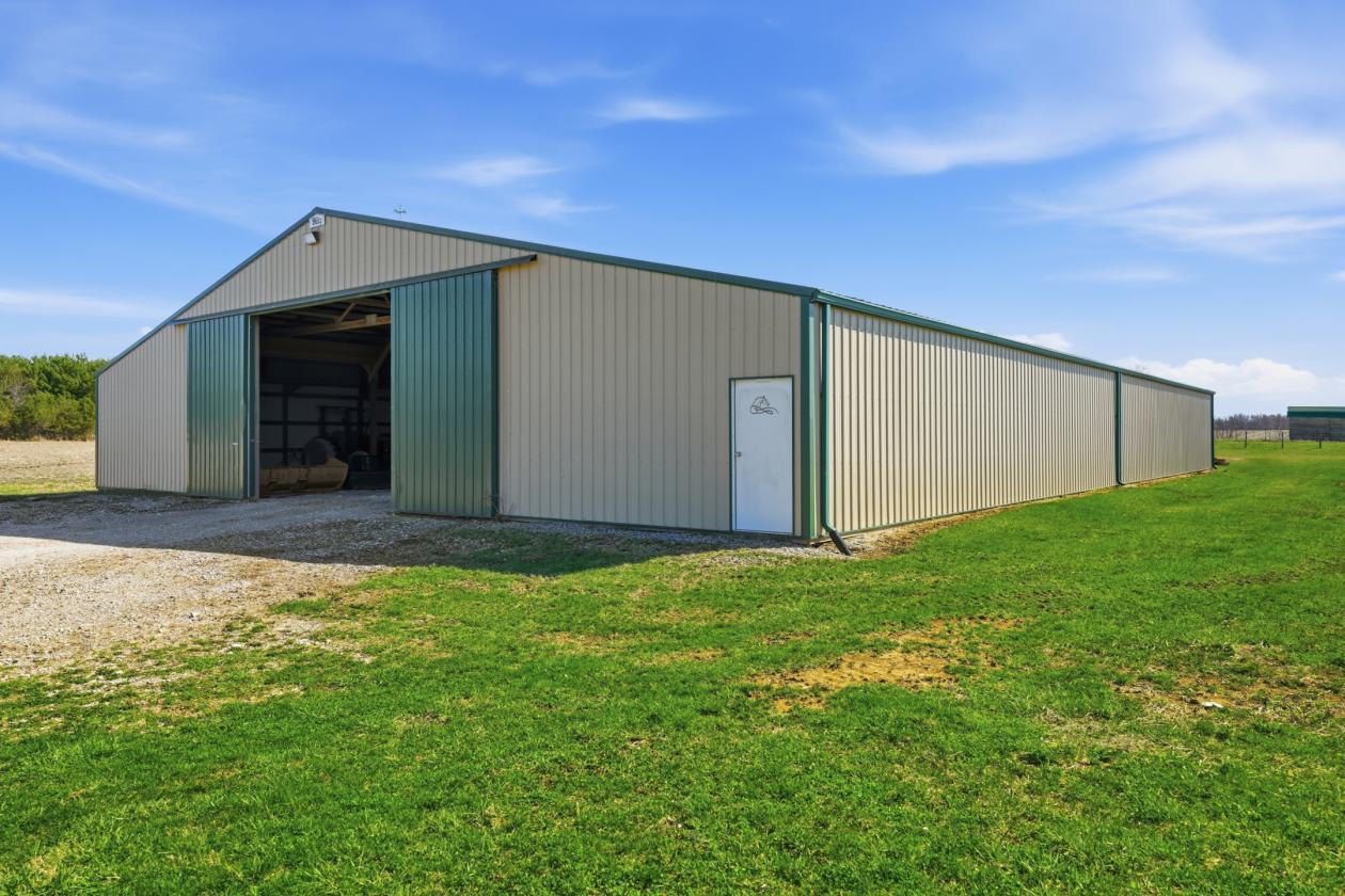 Professional Equine Training Facility & 47.5 Acres - photo 26