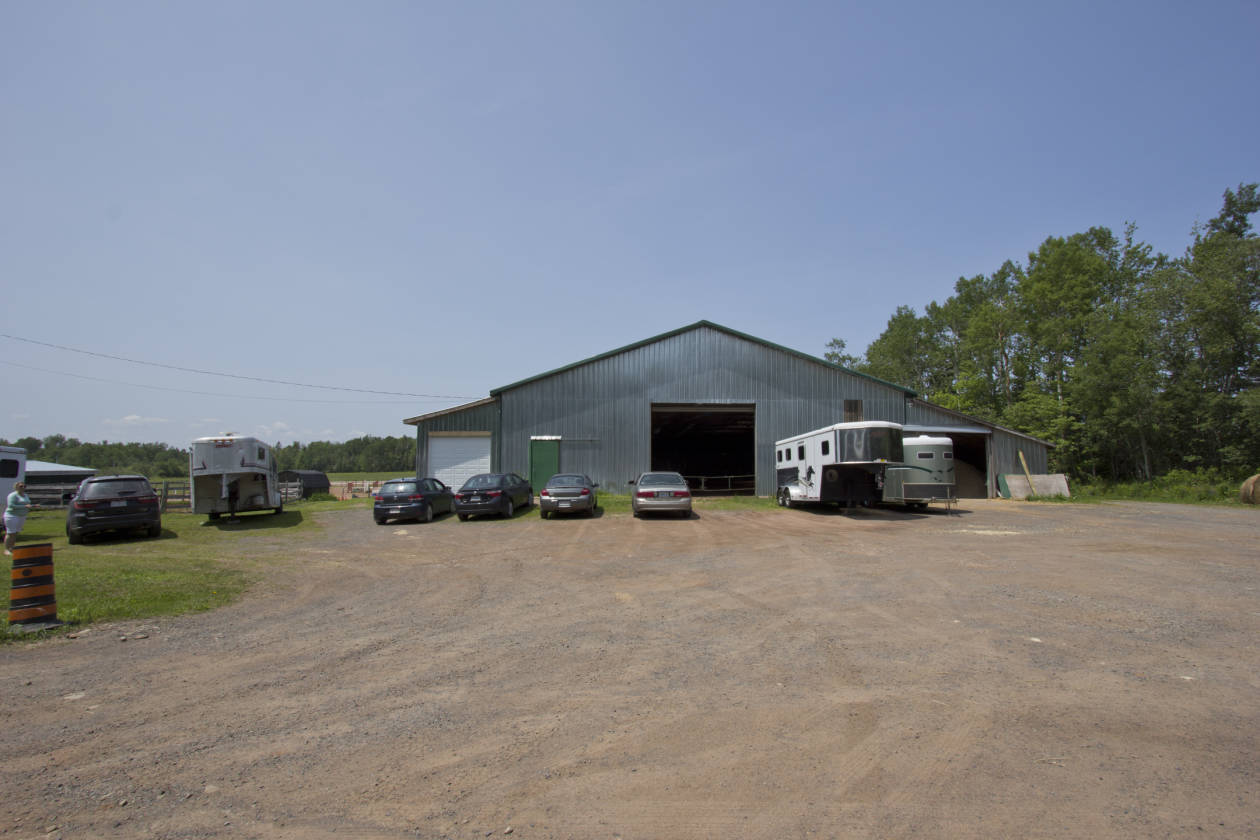 ESTABLISHED EQUESTRIAN STABLE Port Howe, Cumberland County, Nova
