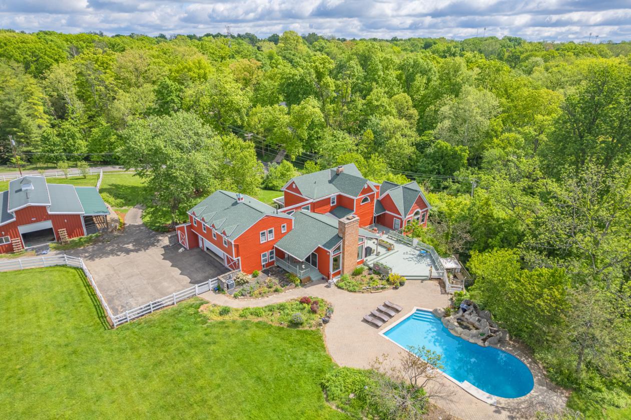 Luxury Equestrian Horse Ranch w/ 6-stall barn! - photo 4