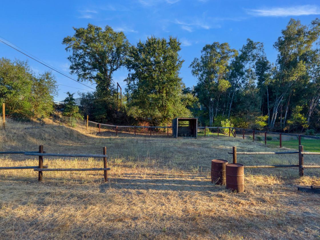 Finch Gardens, Creekside Family Compound & Pasture - photo 9