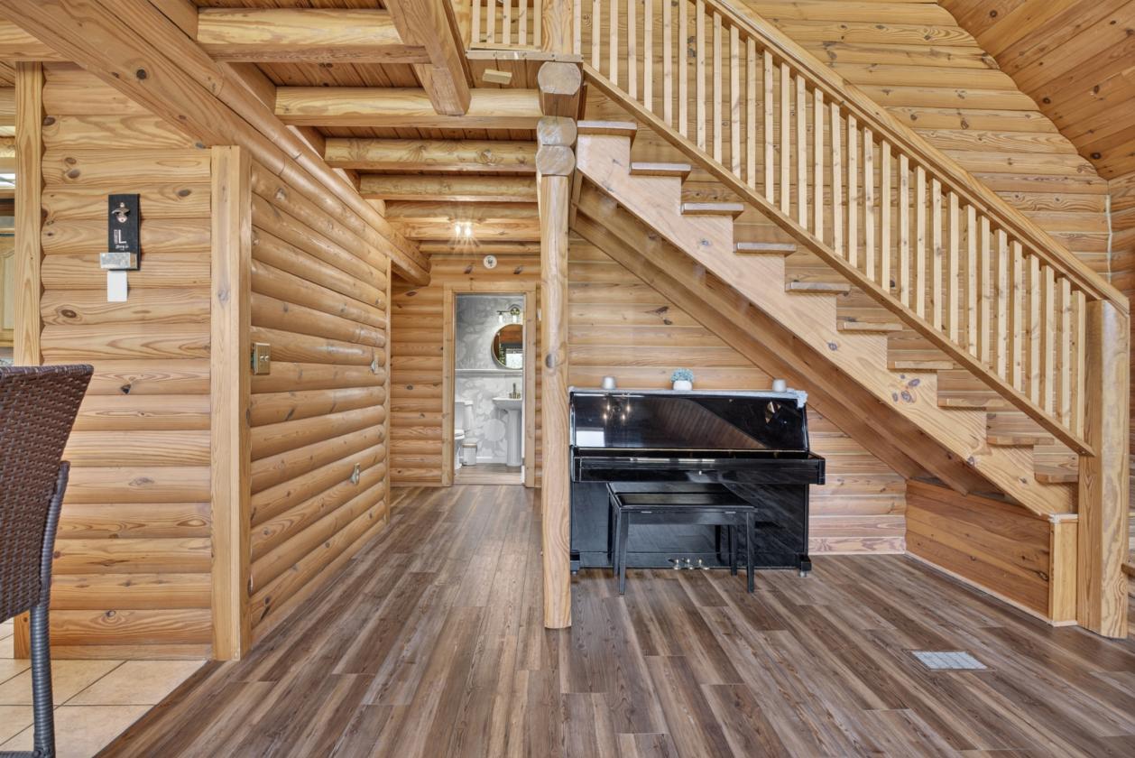 Log Home on 10 acres - Bring your horses! - photo 6