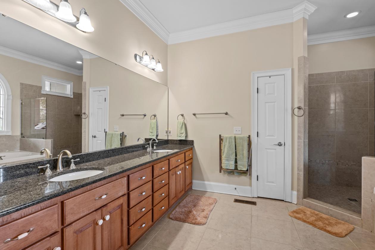 Custom home, pool and equestrian community! - photo 9