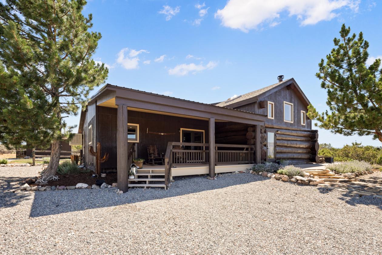 Horse Property with stunning views - photo 5