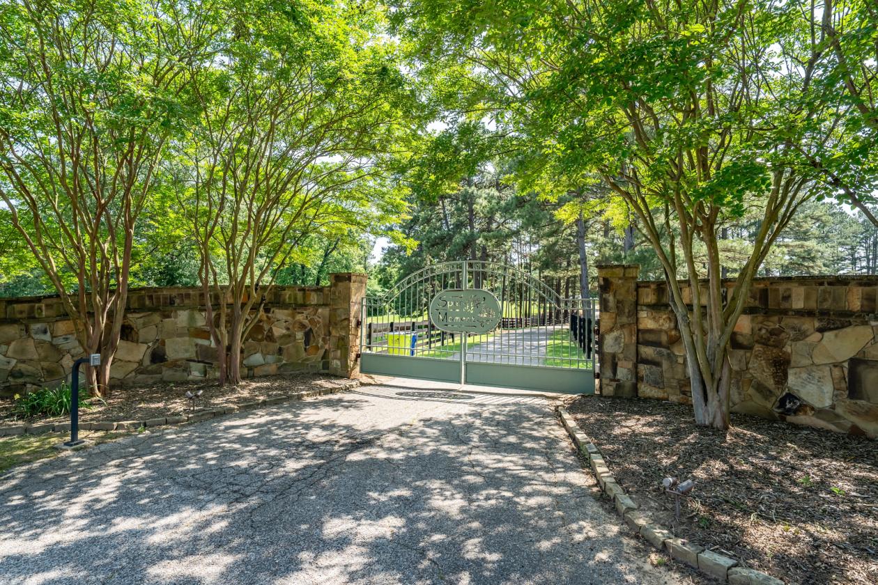An Iconic Equestrian Estate - photo 9