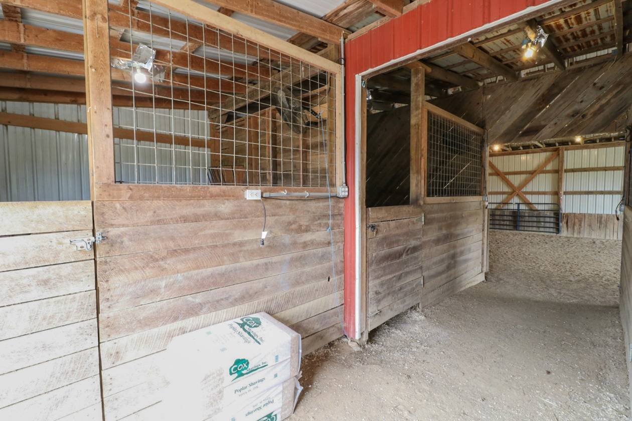 KENTUCKY HORSE FARM FOR SALE, WITH COUNTRY HOME & BARN in NANCY KY