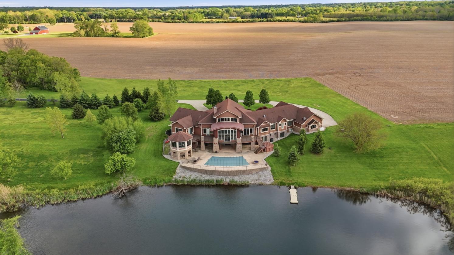 ASPEN-INSPIRED ESTATE ON 28 ACRES BACKS TO LAKE - photo 4