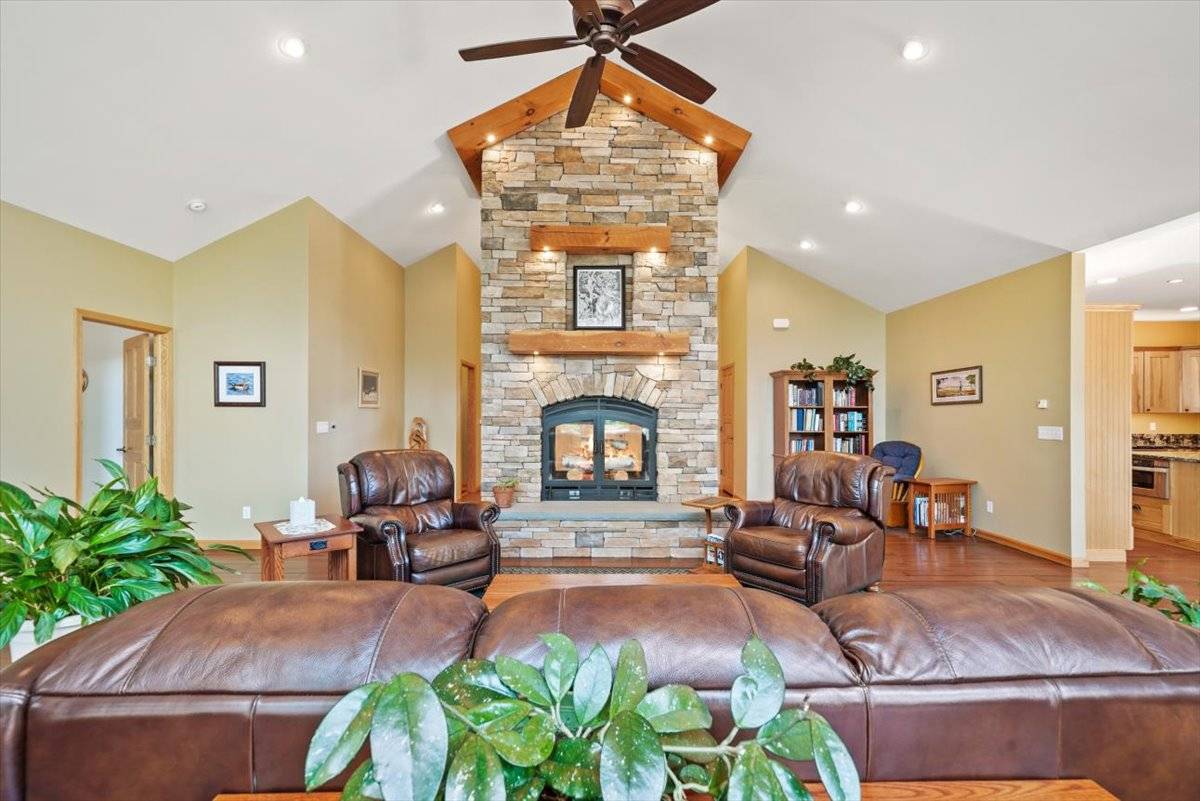 Pocono Mountains Lodge- Pending - photo 6
