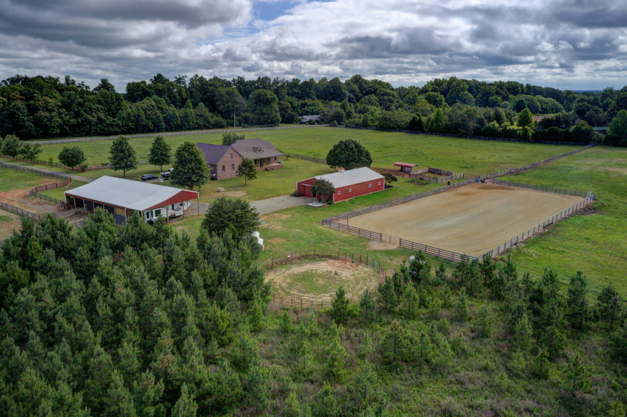 to Longview Farm a turnkey horse farm Elon, Caswell County