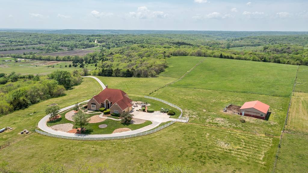 Exquisite Custom Ranch on 81.7 Acres - photo 7