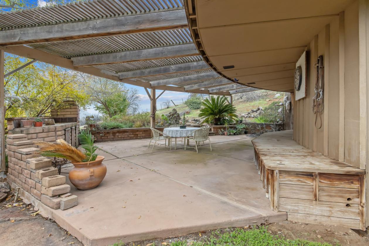 200 acres, two Harry Gesner homes, foothills - photo 20