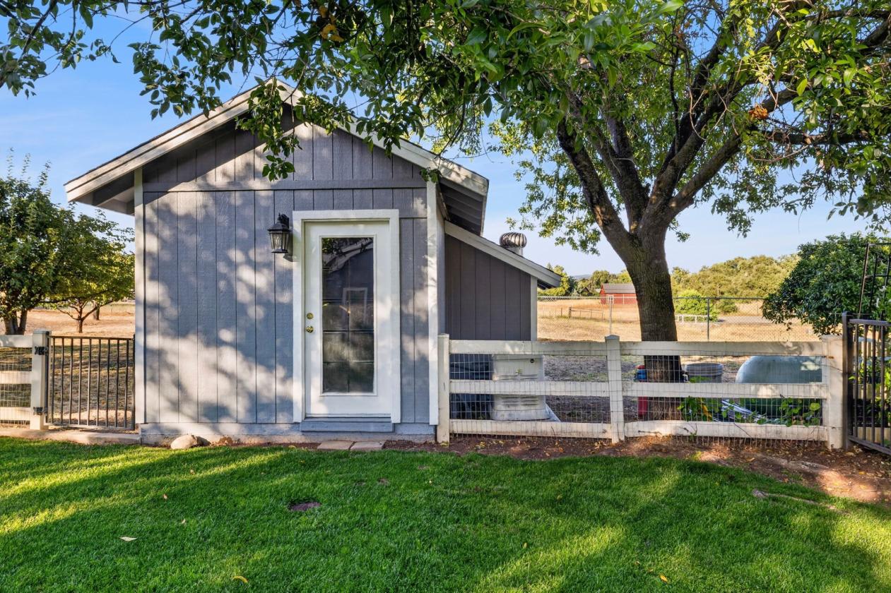 5 acre dream horse property and home! - photo 19