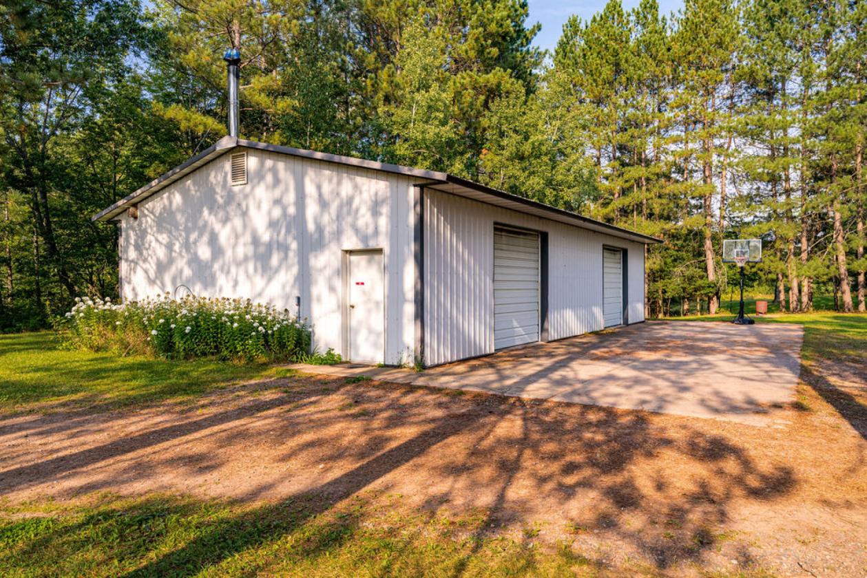 Turnkey Country Estate with Barns, Pasture & Eques - photo 11