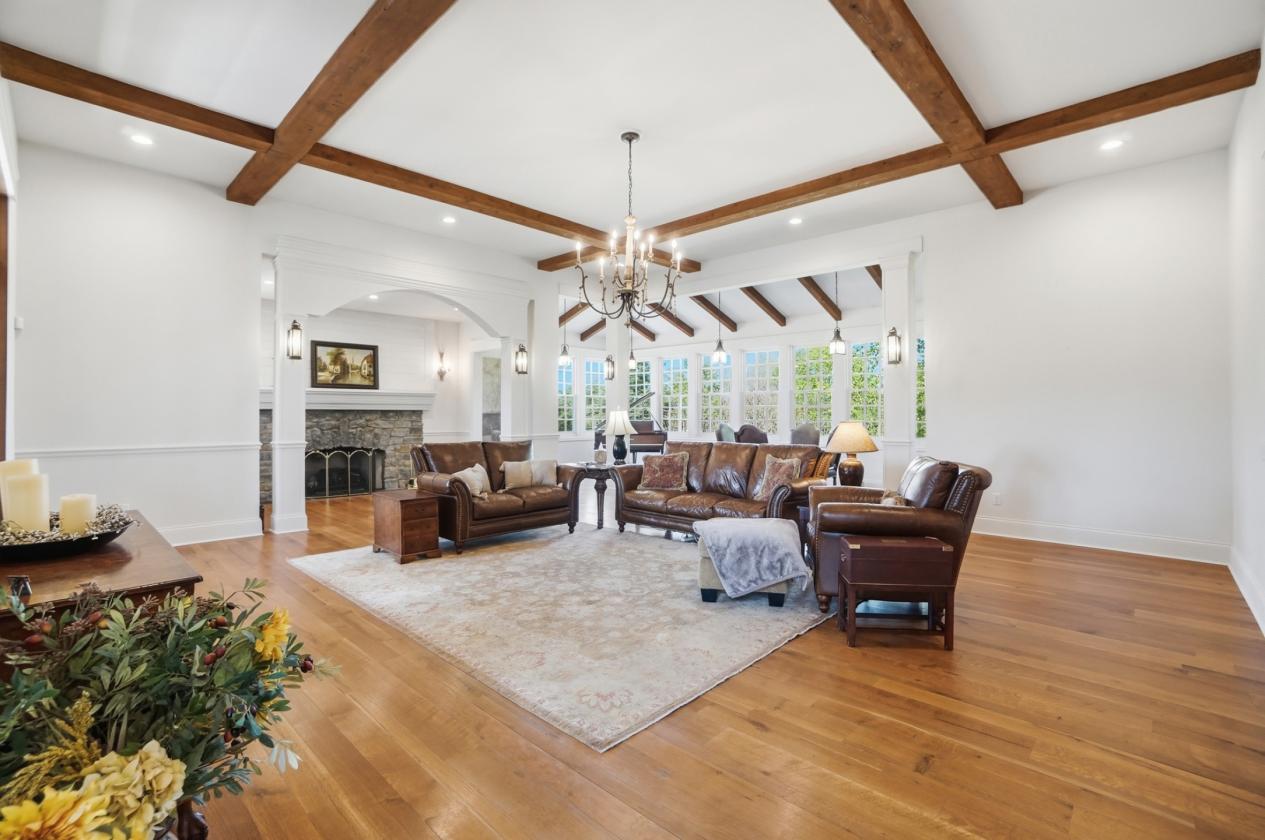 World-Class Estate in Need of Horses - photo 8