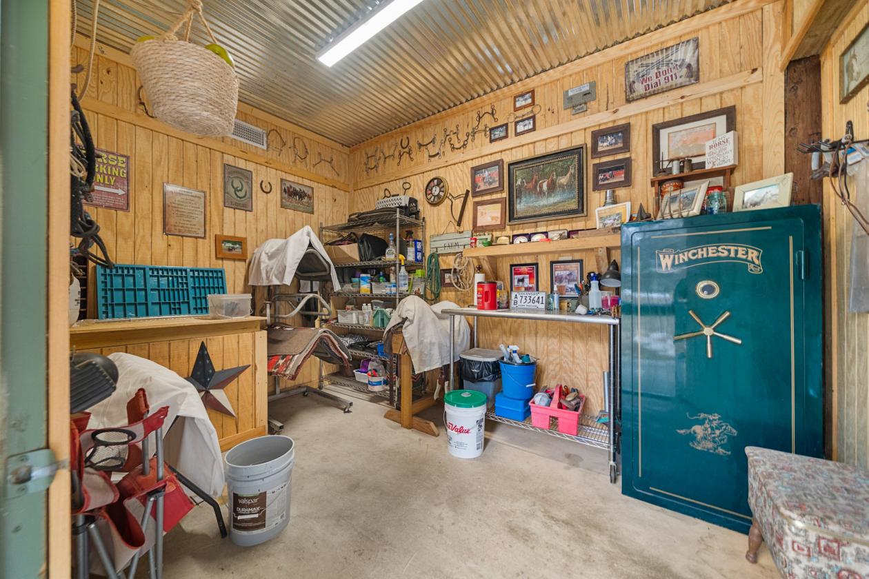 Horse Property with Gorgeous views - photo 8
