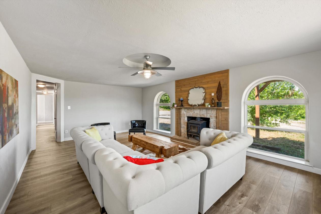 Updated home on 5.93 acres - photo 8
