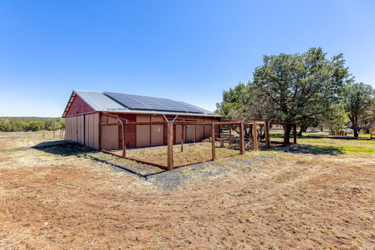 4-STALL BARN, 10 ACRES, RV HOOKUPS, HOME - photo 6