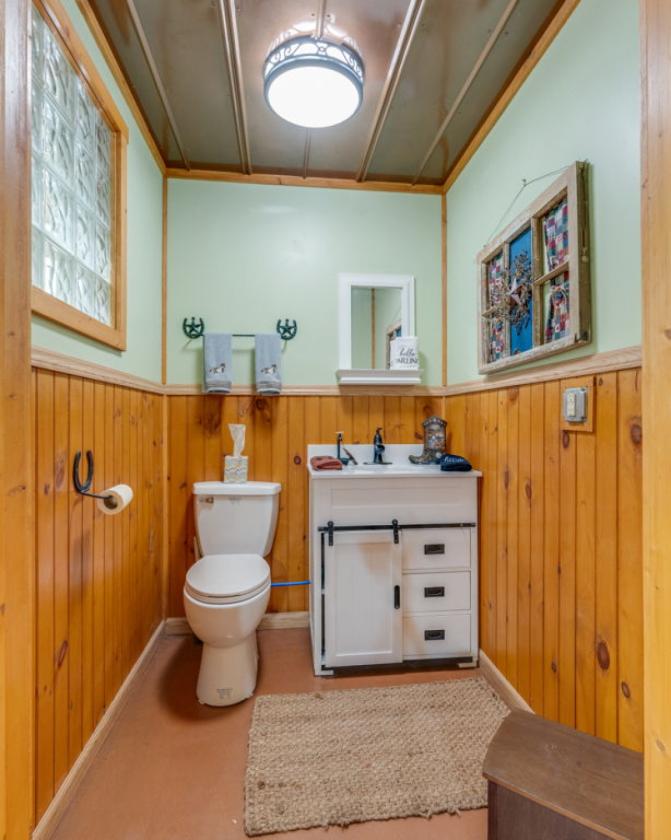 Mountain Home with Horse Barn and 5 Acres - photo 24