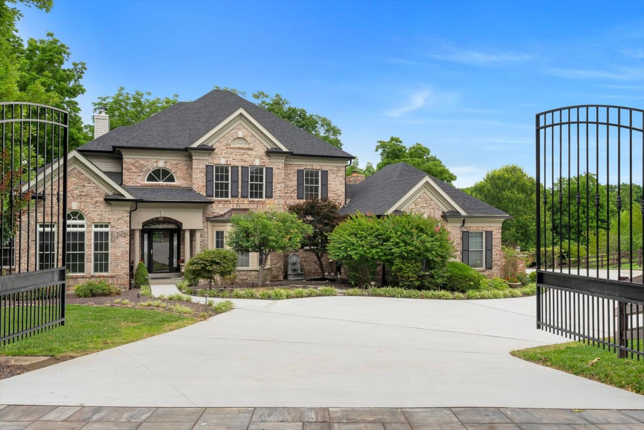 One-of-a-kind, GATED, EQUESTRIAN PROPERTY! - photo 17