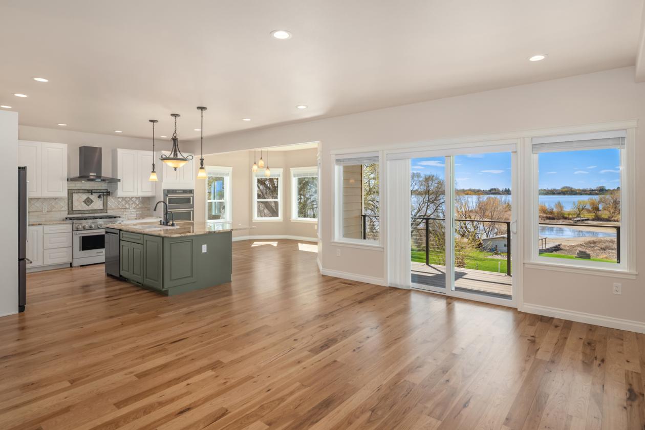 LAKEFRONT EQUESTRIAN ESTATE- TURNKEY, MULTI-USE - photo 8