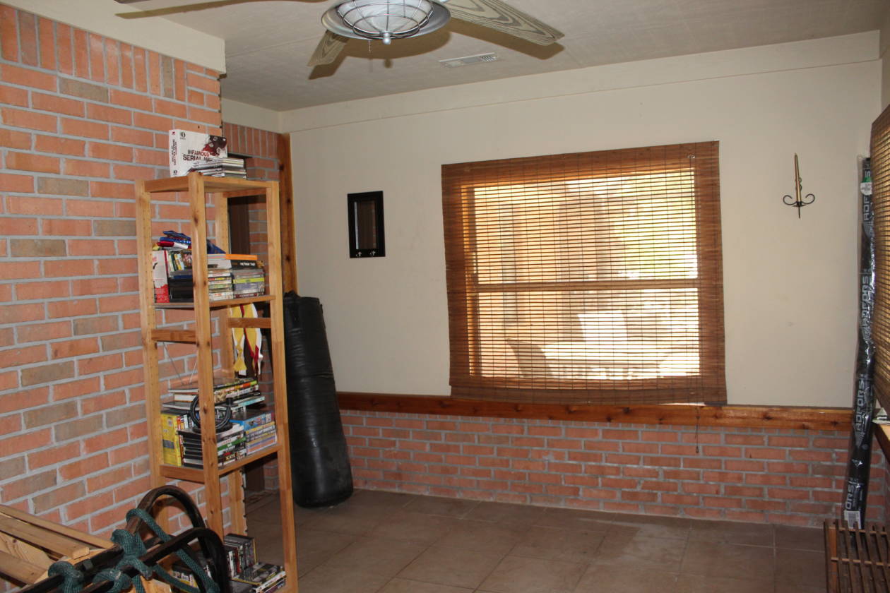 Quaint three bedroom pool home with three stall pole barn... Middleburg, Clay County, Florida