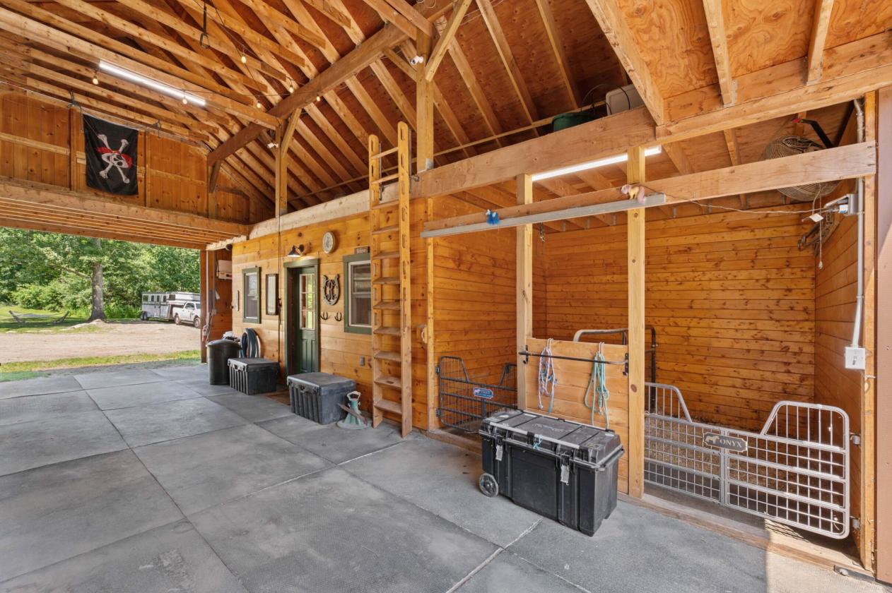 ENERGY EFFICIENT EQUESTRIAN HOMESTEAD - photo 9
