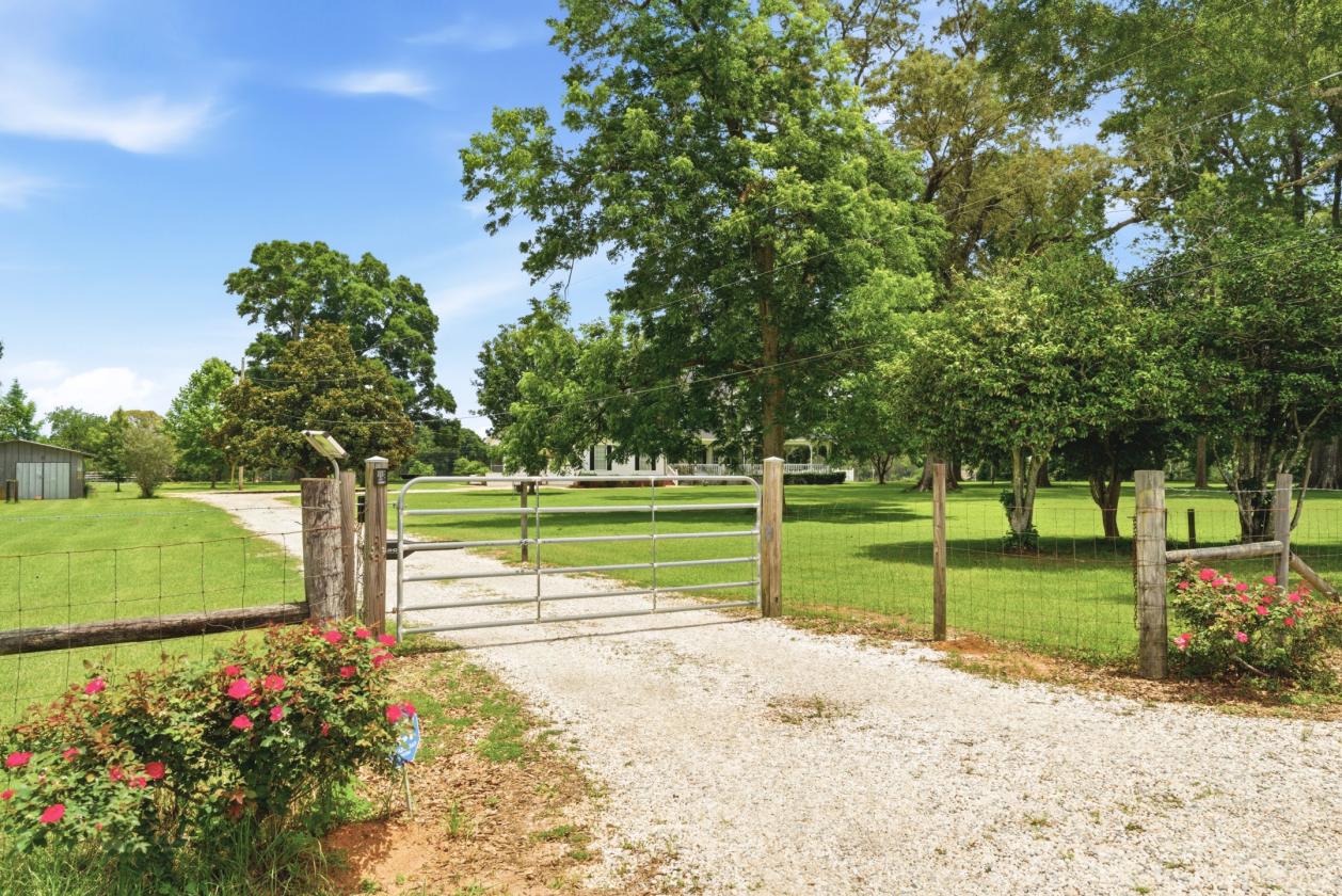 NW Florida, Antebellum-Style Home, Paddocks & Pool - photo 7