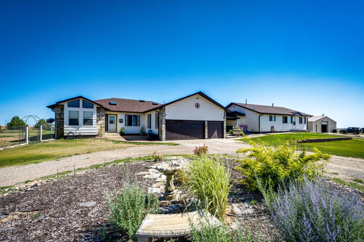 Horse Property & Multi-Generational living! - photo 1
